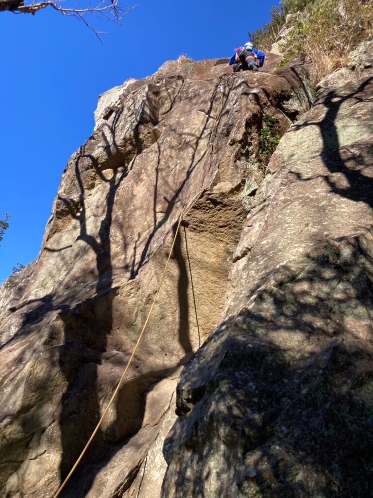 鷲頭山 もぐもぐタイム 5.10a 後半のスラブも慎重に