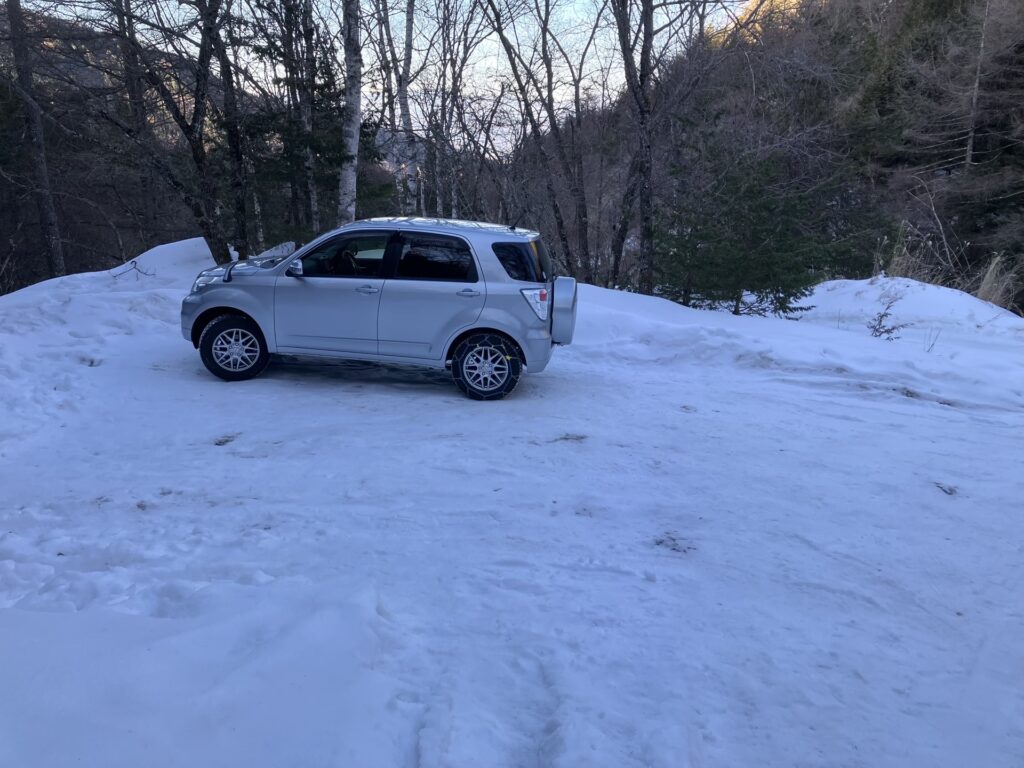 醤油樽の滝入口の駐車スペース