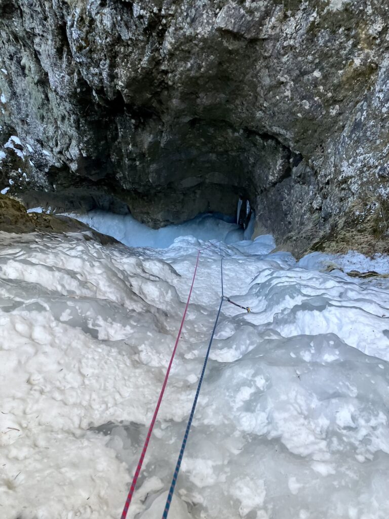 醤油樽の滝 上から見下ろす