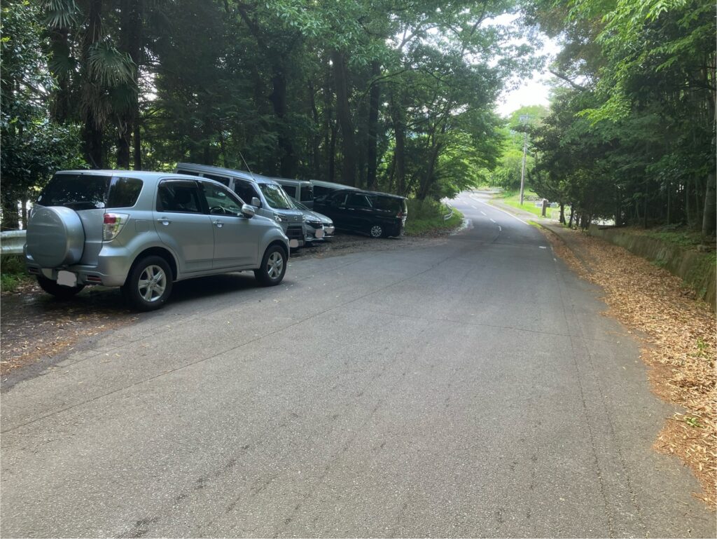 城山登山口前