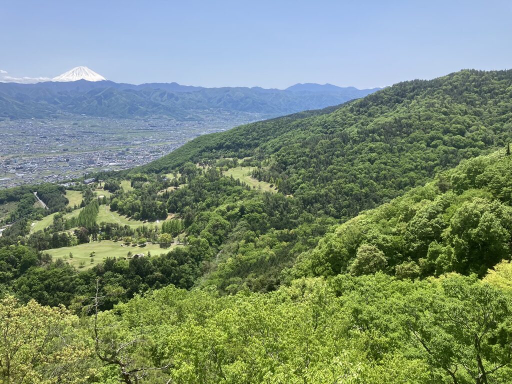 兜山 大手門エリア 薫風5.10a 終了点からの展望