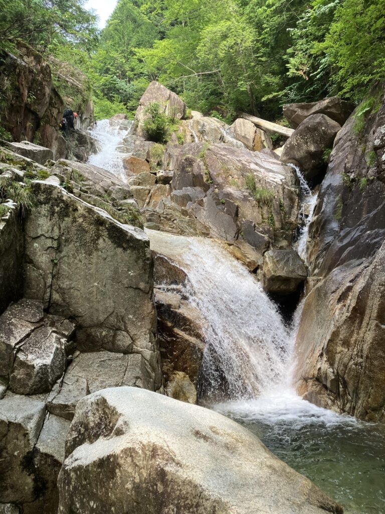 岩倉川樽ヶ沢 最初の滝 3m、4m