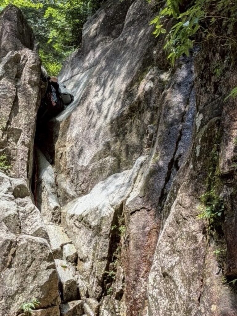 岩倉川樽ヶ沢 チムニーを登る