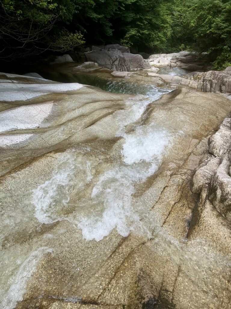 枝沢・岩倉川本流下降 ナメ