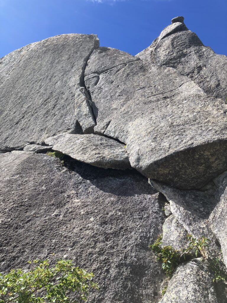 瑞牆山 トムソーヤの冒険 6ピッチ目 だるまフェイス IV(5.7) 40m