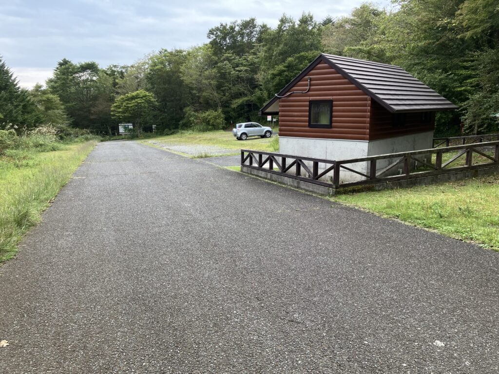 西臼塚駐車場 西側にトイレ