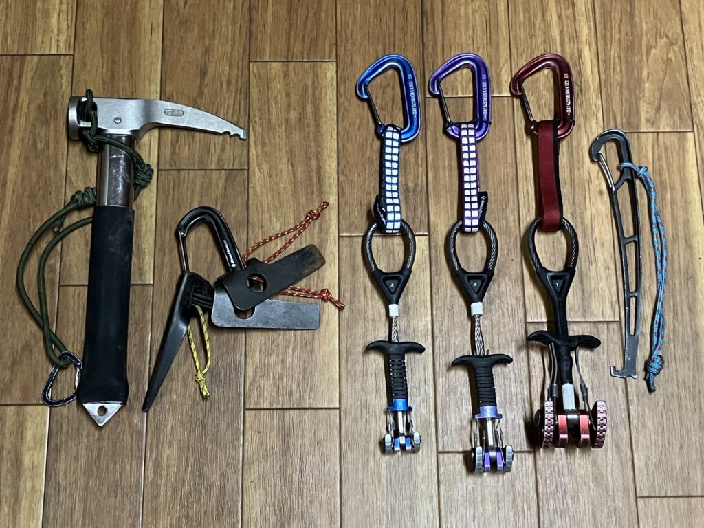 ゴルジュハンマー、ハーケン、カム、ナッツキー