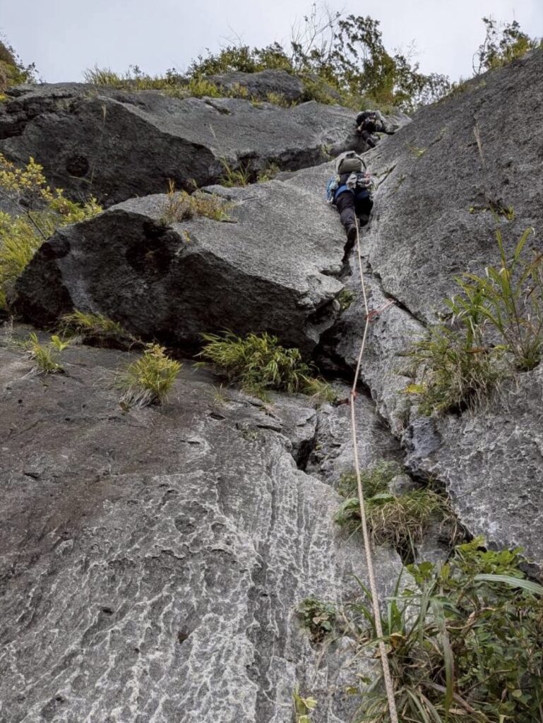 二子山中央稜3ピッチ目35m5.8