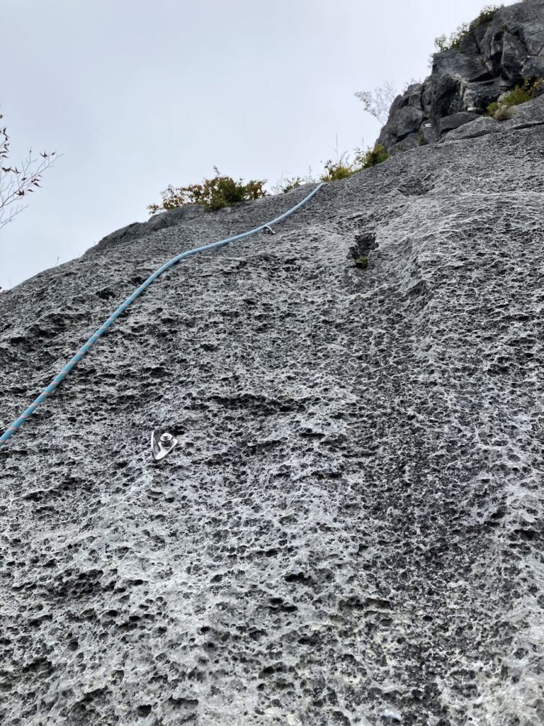 二子山中央稜6ピッチ目30m5.6