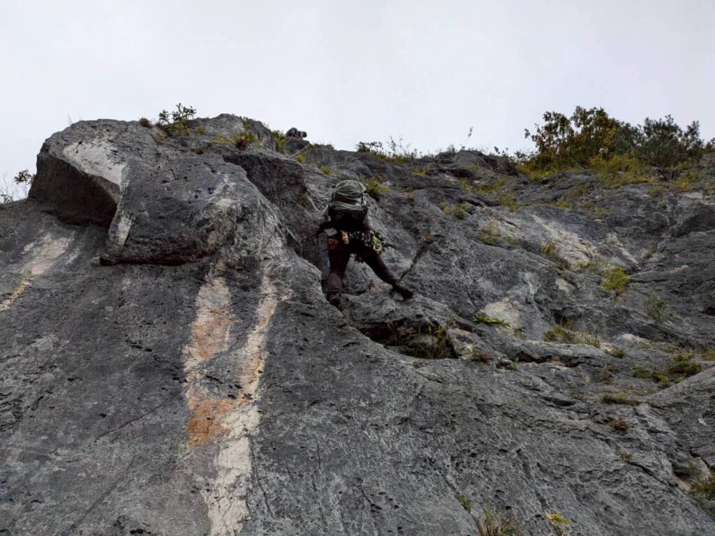 二子山中央稜5ピッチ目25m5.7