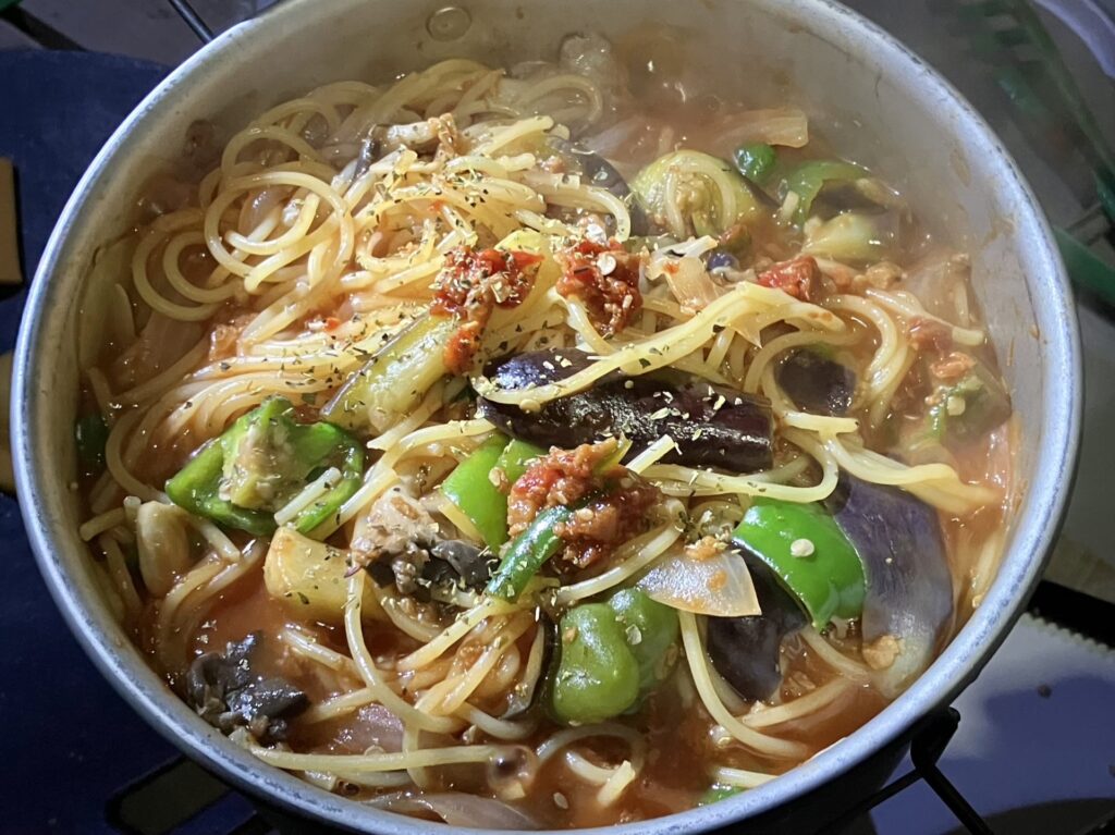 ナスとピーマンのミートソースパスタ