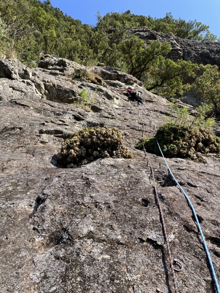 城山 西南カンテ 5ピッチ目 スラブ 小ハング 5.8?