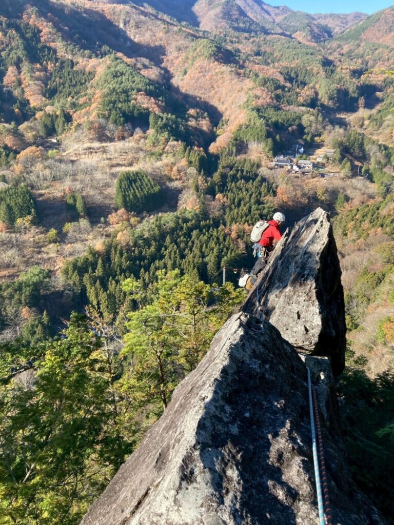 太刀岡山左岩稜 7ピッチ目 III+ リッジ