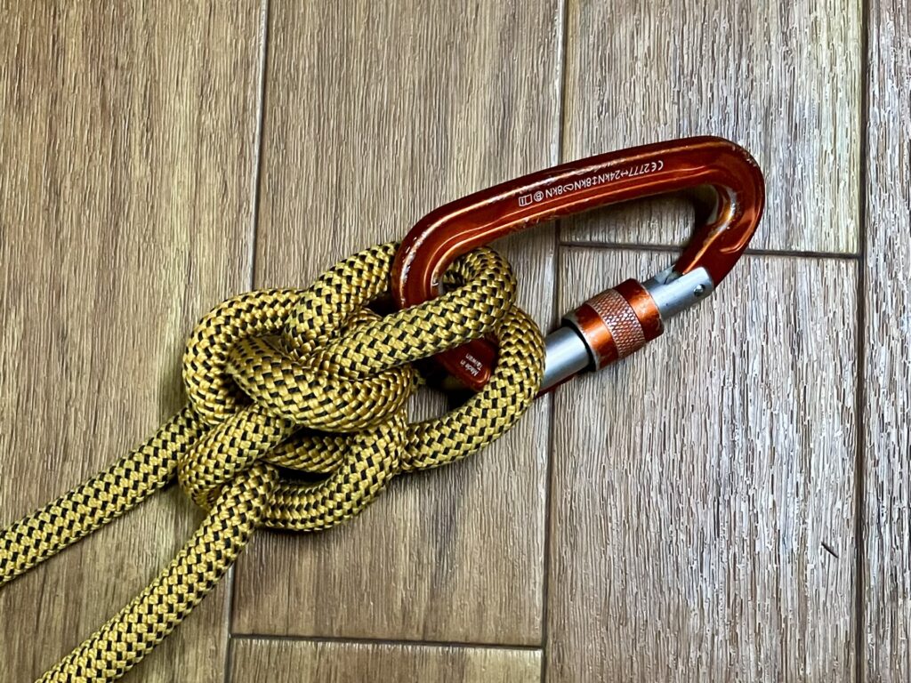 シープシャンク・ノットが完成。結びが立体的に組み合わさった構造