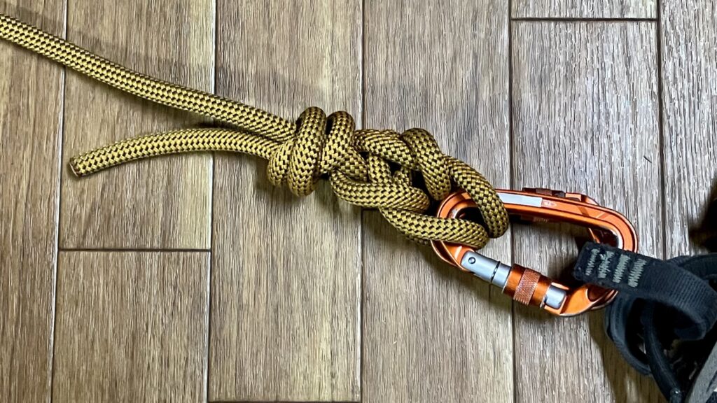 シープシャンク・ノットをハーネスに接続